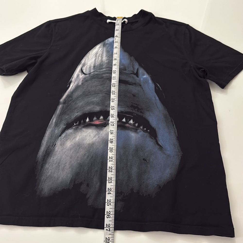 Givenchy
shark print cotton short sleeve t shirt - Picture 7 of 8